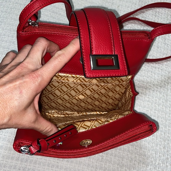 Like new Tignanello Crossbody Turnlock Bag - Picture 5 of 16